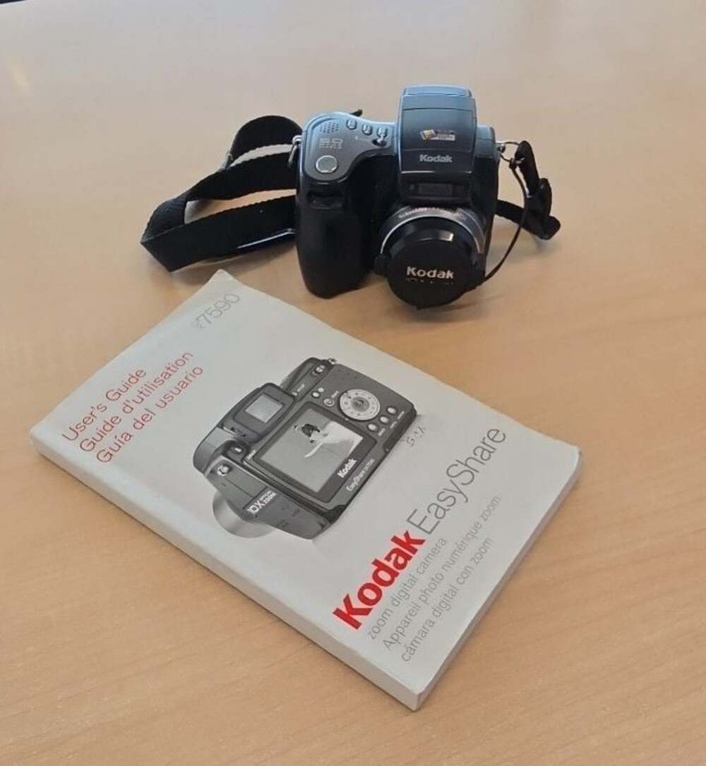 KODAK EasyShare Camera DX7590 5.0 MP With Camera Dock 6000 H24 Not Tested!
